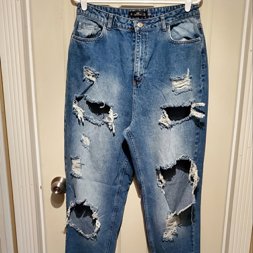 💙 HOST PICK 💙 Riot Society High Rise Ripped Mom Jeans Size 10 - Picture 3 of 8